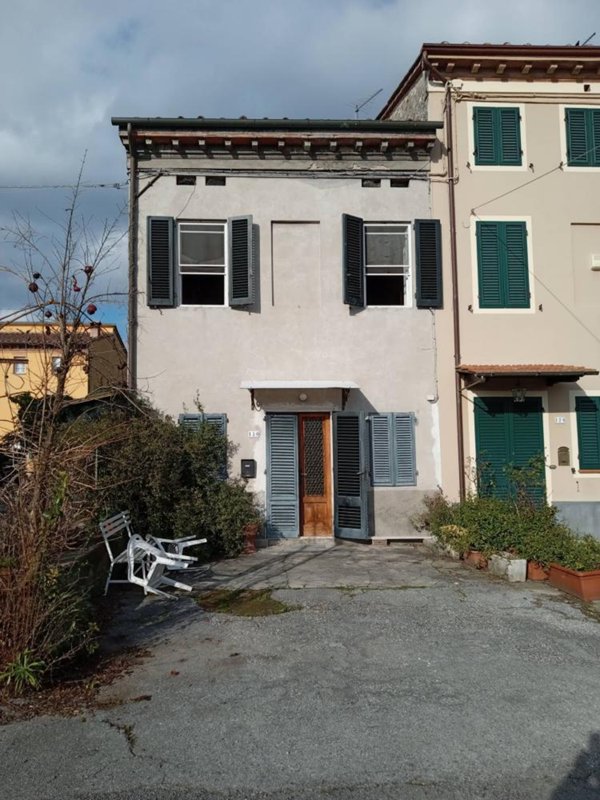 appartamento in vendita a Lucca in zona San Cassiano a Vico