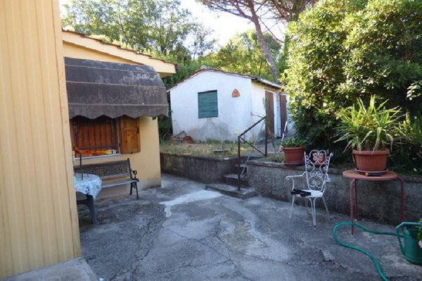 casa indipendente in vendita a Lucca in zona Nozzano