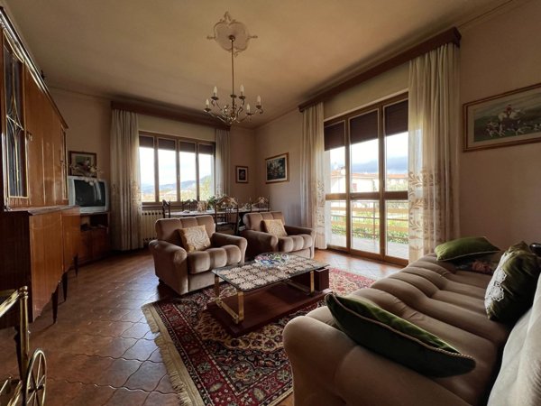 casa indipendente in vendita a Lucca in zona Arsina