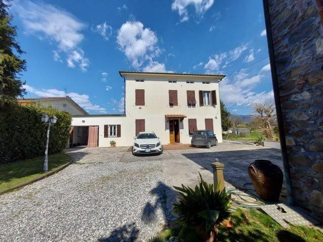 casa indipendente in vendita a Lucca in zona San Cassiano a Vico