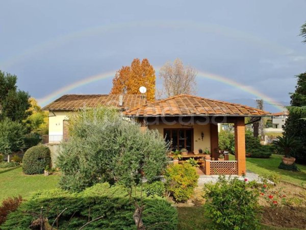 casa indipendente in vendita a Lucca in zona zona Antraccoli