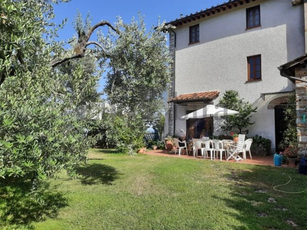 casa indipendente in vendita a Lucca in zona Maggiano