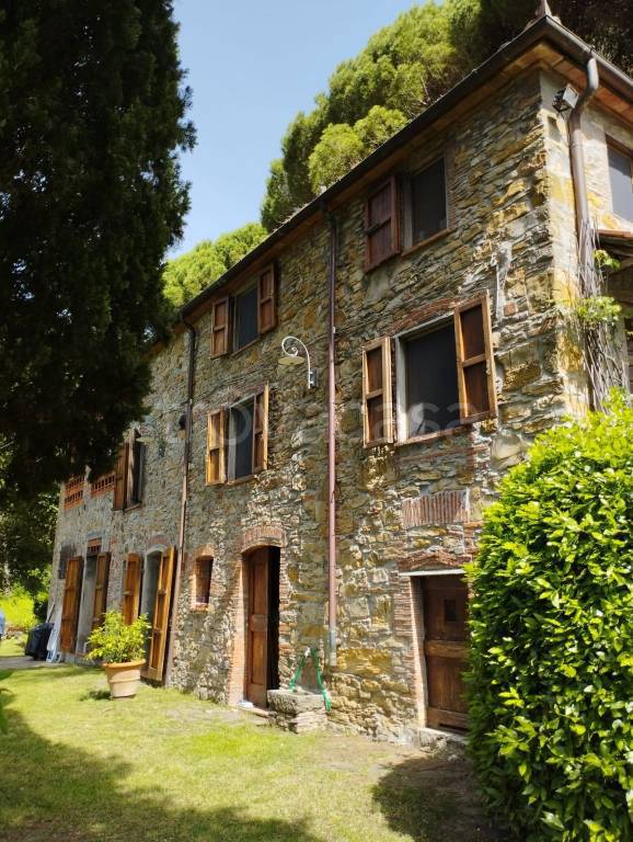 casa indipendente in vendita a Lucca in zona Mutigliano