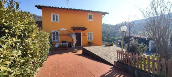 casa semindipendente in vendita a Lucca in zona Mammoli
