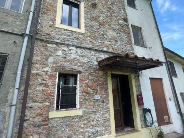 casa indipendente in vendita a Lucca in zona Meati