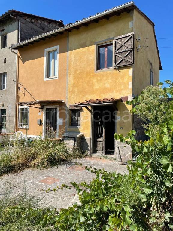 casa indipendente in vendita a Lucca in zona Sant'Alessio