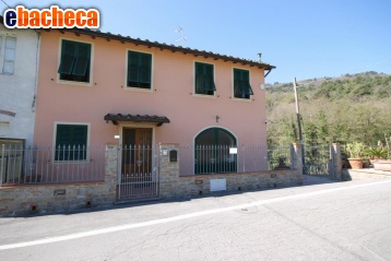 casa indipendente in vendita a Lucca in zona Mastiano