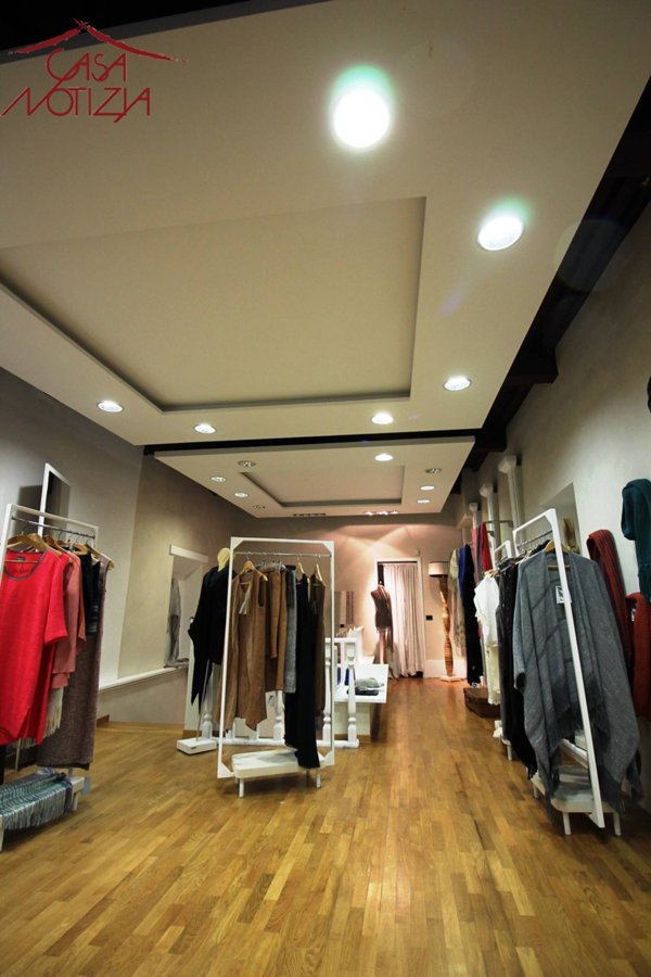 negozio in vendita a Lucca in zona Centro Città