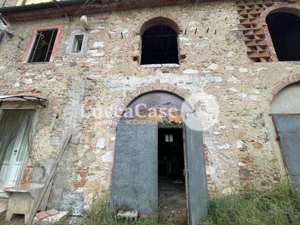 casa indipendente in vendita a Lucca in zona San Lorenzo a Vaccoli