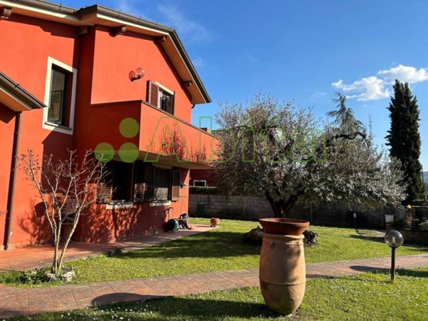 casa indipendente in vendita a Lucca in zona Sant'Alessio