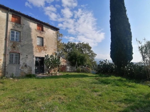 casa indipendente in vendita a Lucca