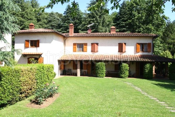 casa indipendente in vendita a Lucca in zona Massa Pisana
