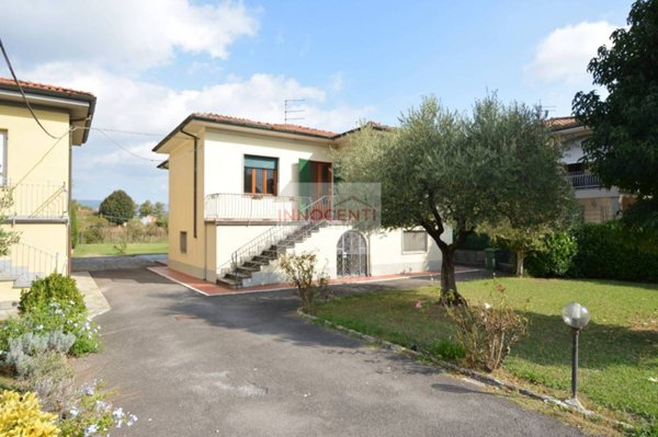 casa indipendente in vendita a Lucca in zona Sant'Angelo in Campo