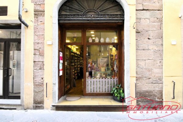 negozio in vendita a Lucca in zona Centro Città