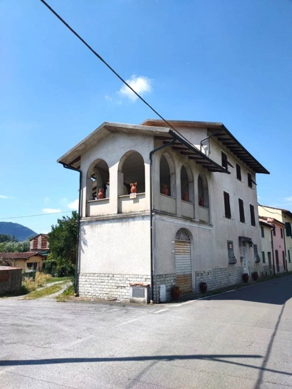 appartamento in vendita a Lucca in zona Balbano