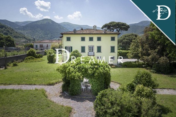 casa indipendente in vendita a Lucca in zona Massa Pisana