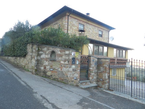 casa indipendente in vendita a Lucca in zona Centro Città