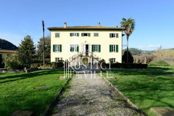 villa in vendita a Lucca in zona San Lorenzo a Vaccoli