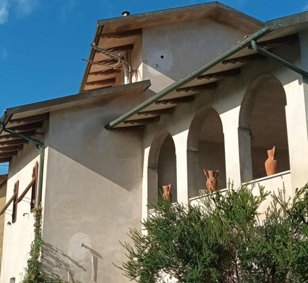 casa indipendente in vendita a Lucca in zona Nozzano