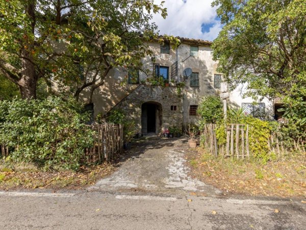 casa indipendente in vendita a Lucca in zona Ponte a Moriano