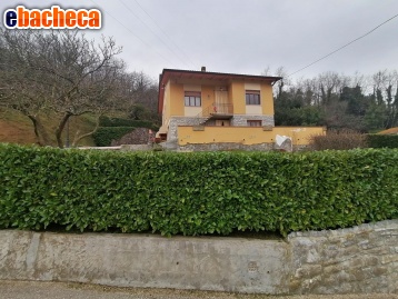 casa indipendente in vendita a Lucca in zona Balbano