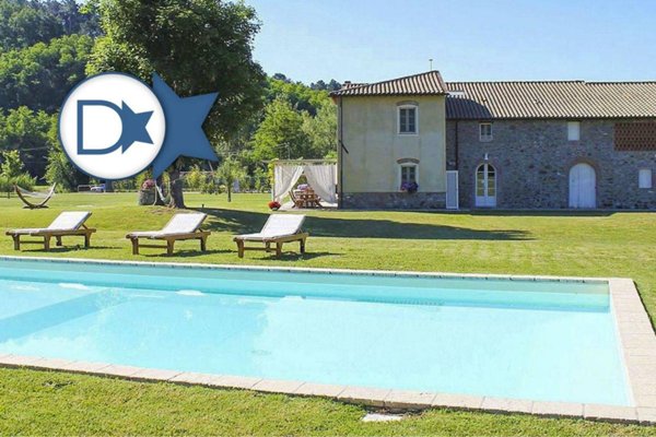 casa indipendente in vendita a Lucca in zona Vallebuia