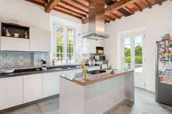 casa indipendente in vendita a Lucca in zona Fagnano