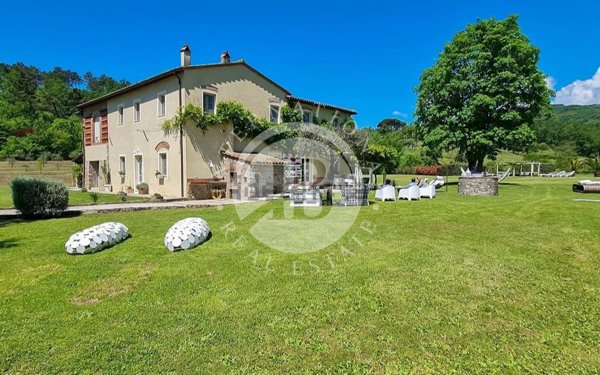 casa indipendente in vendita a Lucca in zona Centro Città