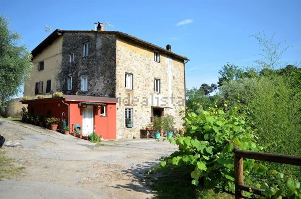 casa indipendente in vendita a Lucca in zona Ponte a Moriano