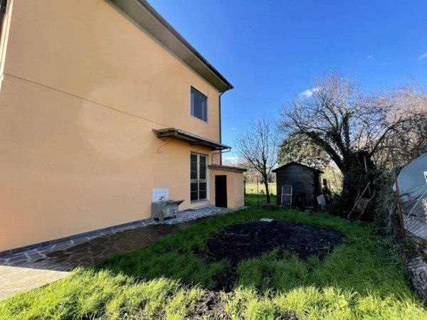 casa indipendente in vendita a Lucca in zona zona Sorbano