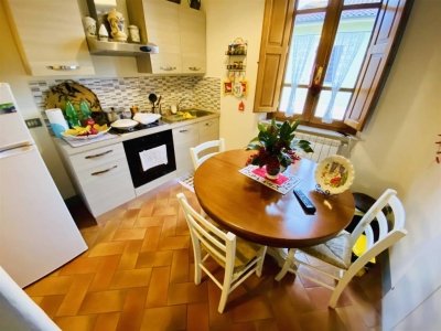 casa indipendente in vendita a Lucca in zona Nave
