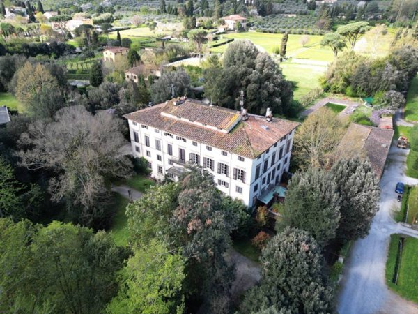 casa indipendente in vendita a Lucca in zona zona Sorbano