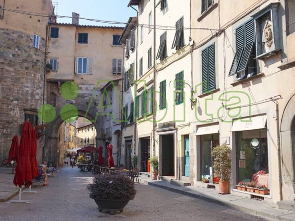 negozio in vendita a Lucca in zona Centro Città