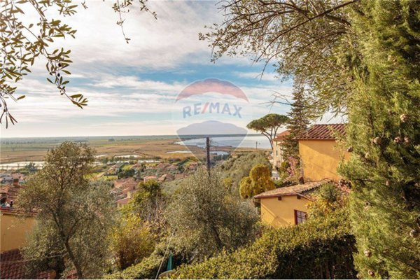 casa indipendente in vendita a Lucca