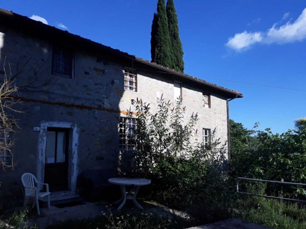 casa indipendente in vendita a Lucca in zona Stabbiano