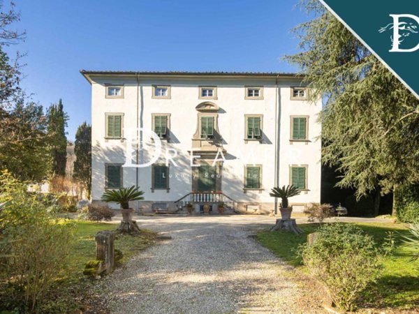 villa in vendita a Lucca in zona San Lorenzo a Vaccoli