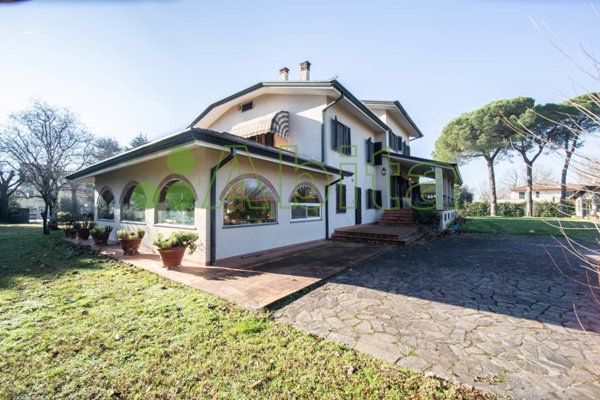 casa indipendente in vendita a Lucca in zona Picciorana