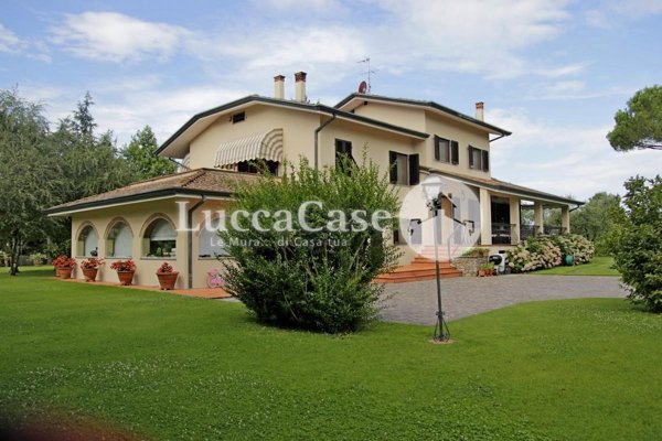 casa indipendente in vendita a Lucca in zona Picciorana