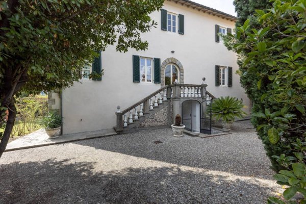casa indipendente in vendita a Lucca in zona Centro Città