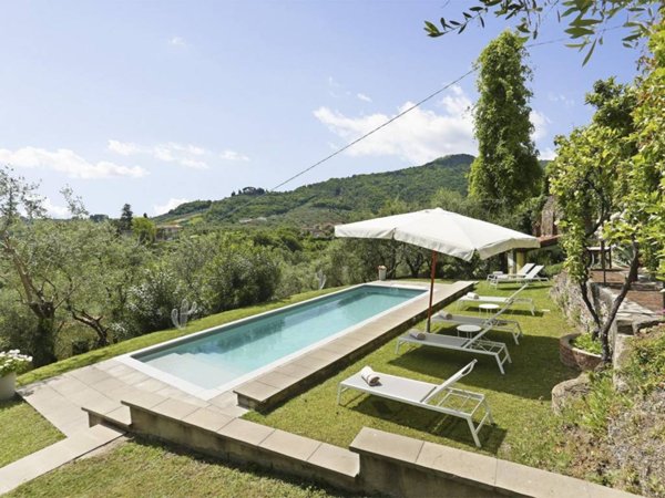 casa indipendente in vendita a Lucca in zona Torre