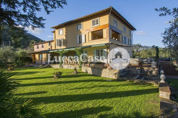 casa indipendente in vendita a Lucca in zona Farneta