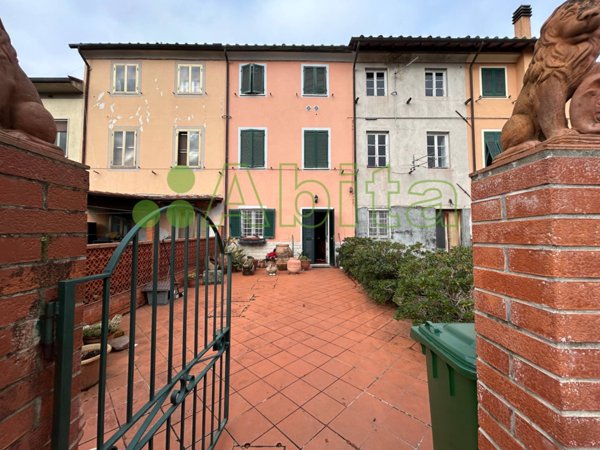 bifamiliare in vendita a Lucca in zona Sant'Alessio