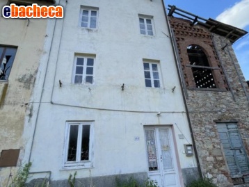 casa indipendente in vendita a Lucca in zona Fagnano