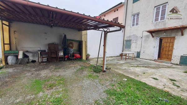 casa semindipendente in vendita a Lucca in zona San Pietro a Vico