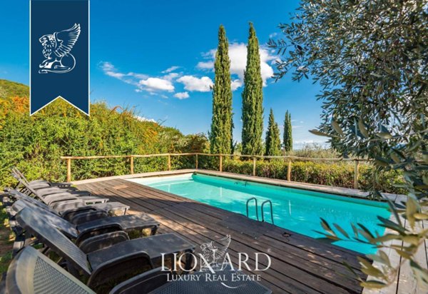 villa in vendita a Lucca in zona Vallebuia