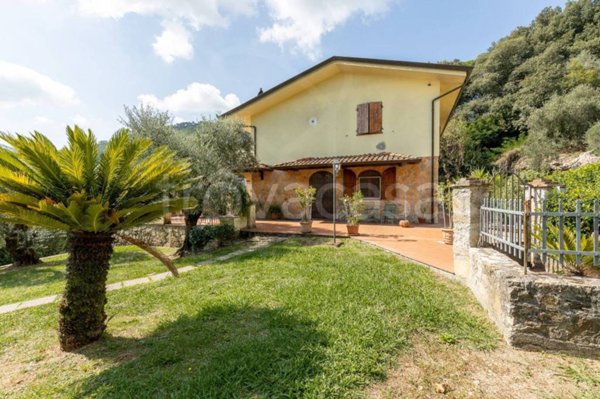 casa indipendente in vendita a Lucca in zona Maggiano