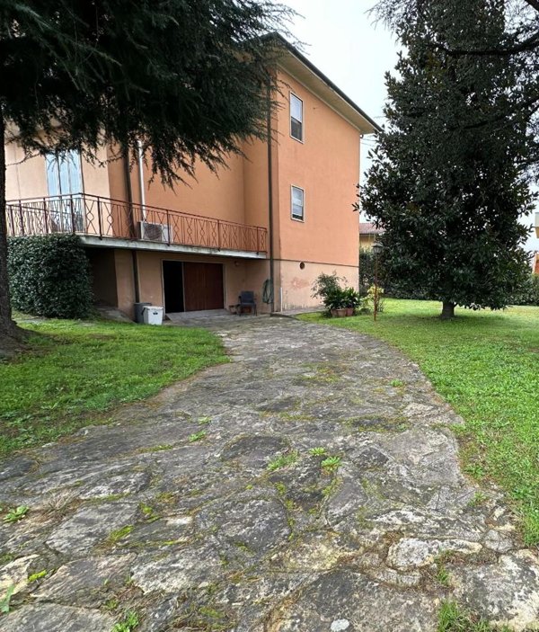 casa indipendente in vendita a Lucca in zona zona Arancio