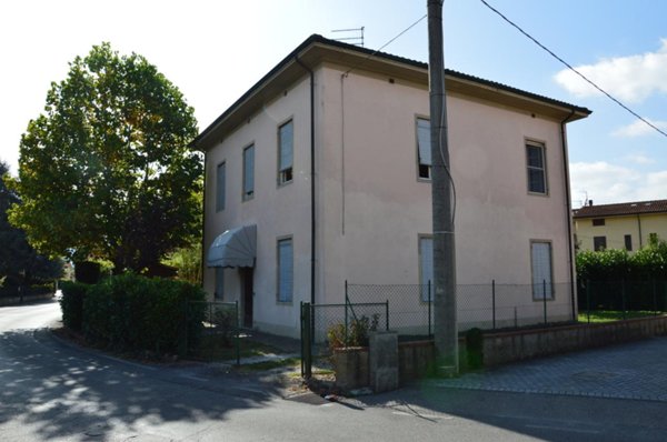 casa indipendente in vendita a Lucca in zona Nave