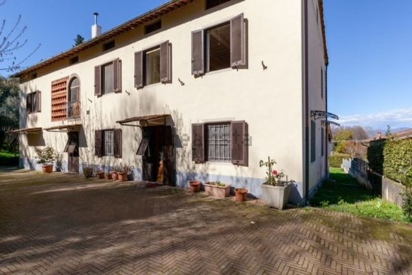 casa indipendente in vendita a Lucca in zona Vicopelago