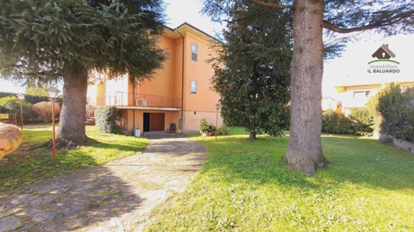 casa indipendente in vendita a Lucca in zona zona Arancio